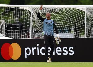 九游体育电子竞技-镜报：曼联即将报价博塔弗戈门将，解约金580万英镑