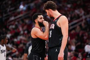 jiuyou-申京：范弗里特是了不起的领袖 他和乌度卡经常鞭策我