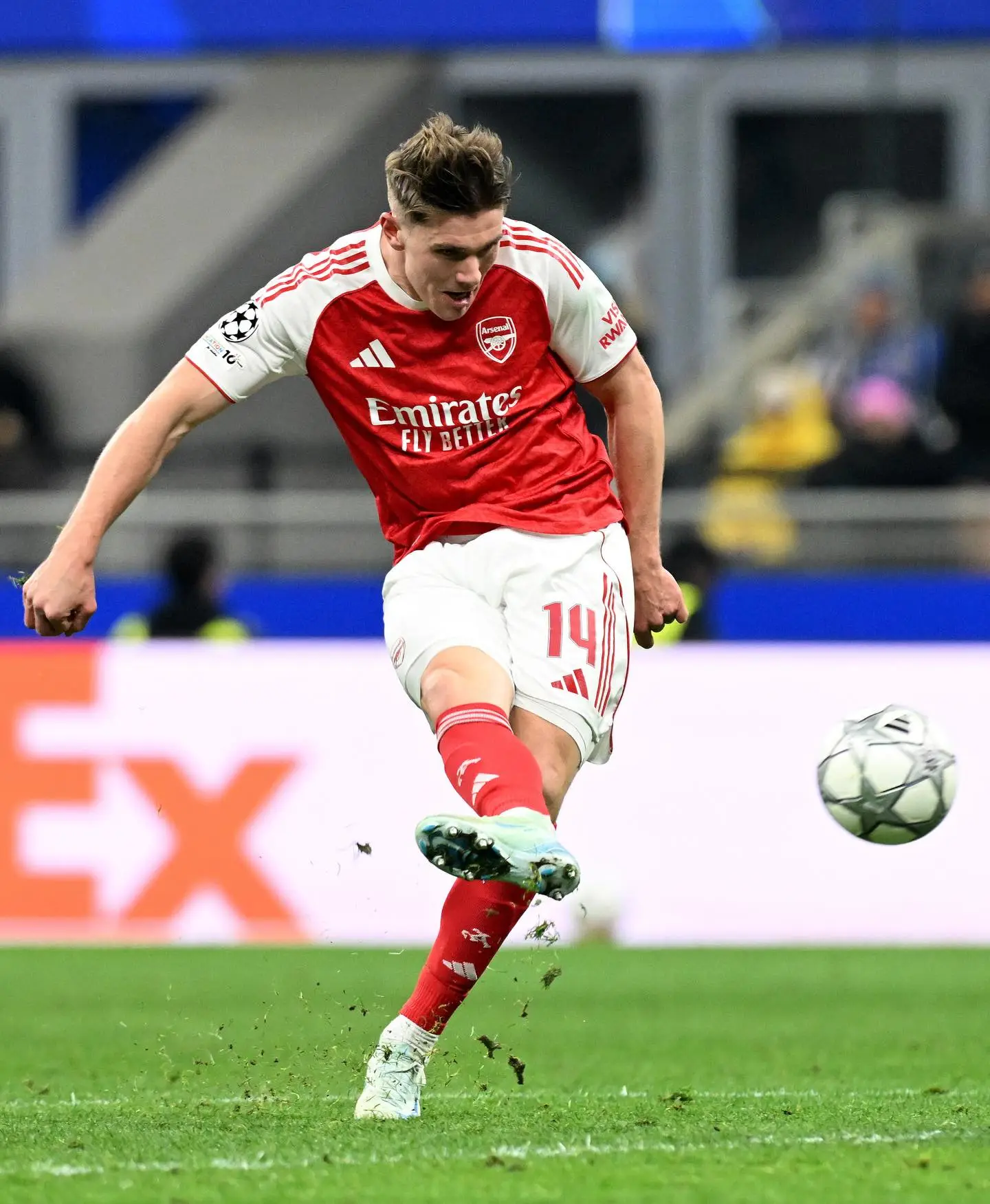 九游体育最新版-对阵国米替补登场破门，哲凯赖什社媒庆祝胜利：欧冠之夜