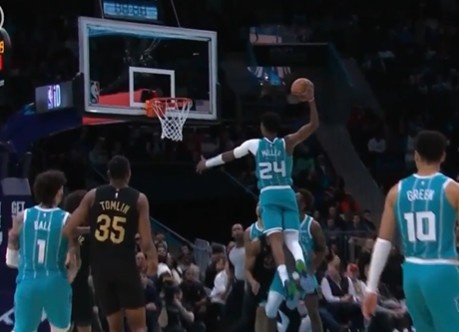 九游官方站点-石破天惊！布兰登·米勒中路突击 起飞滑翔满弓战斧暴力虐筐