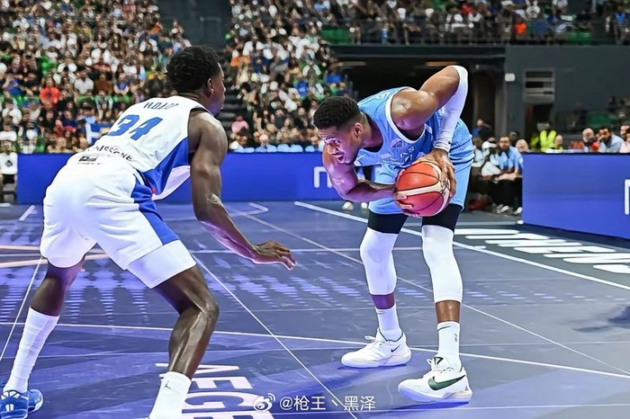 九游服务-詹姆斯三队夺冠显懂球天赋，字母哥指定利拉德却难适配|吉安尼斯·安特托孔波|达米安·利拉德|达米安-利拉德|体育赛事讨论|迈阿密热火队_新浪新闻